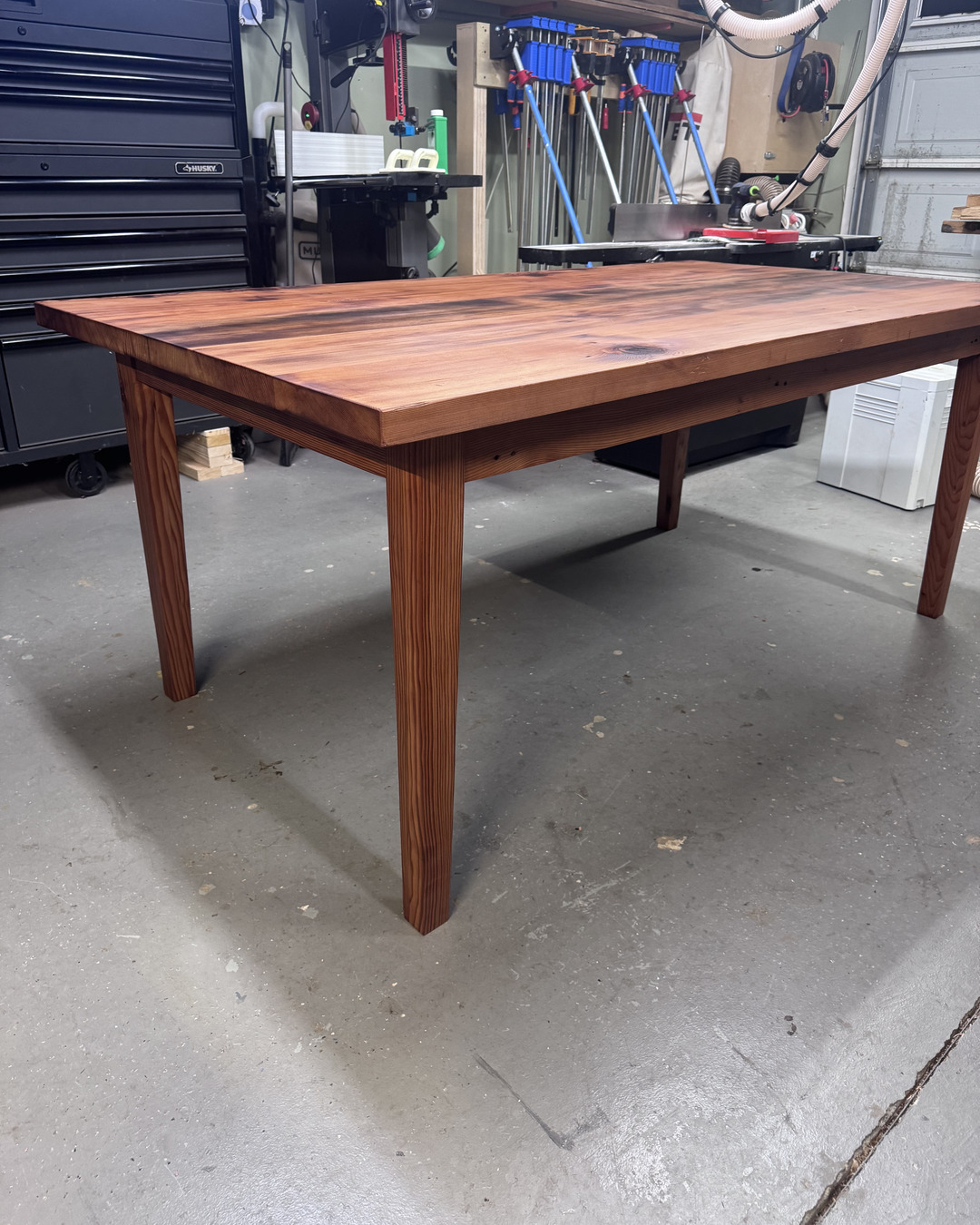 Side profile of the heart fir table showing the apron and tapered legs